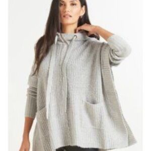 EVEREVE Cozy Gray Roan & Ryan Knit Poncho Sweater Size Small